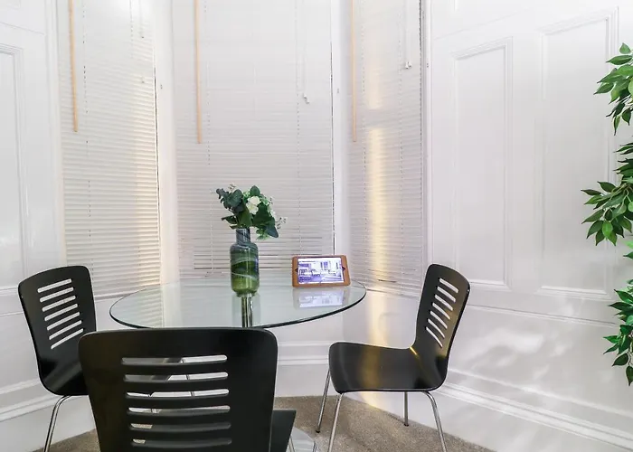 West Highland Apartments Milngavie - The Nevis